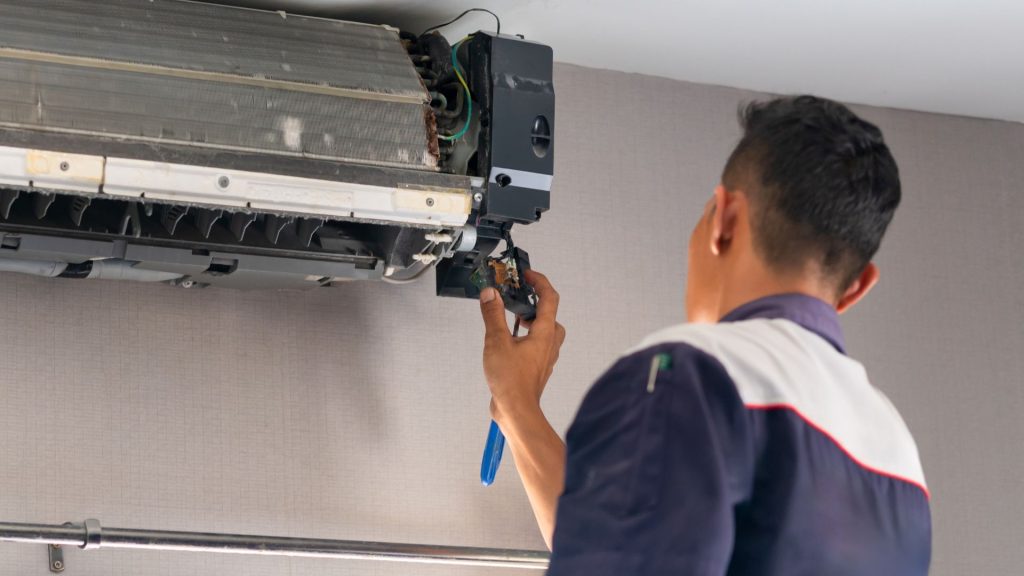 冷氣霉味一直回來？拆解清洗＋殺菌消毒才是真正解法